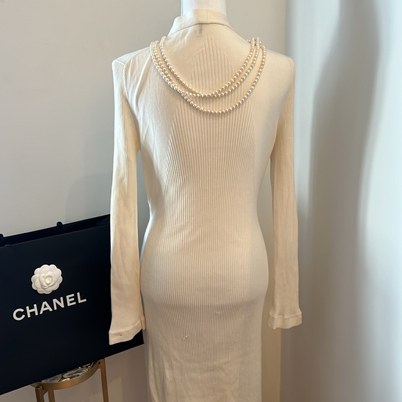 CHANEL DRESS Snow White Gorgeous color with Chanel CC buttons on front Size 42 - Picture 5 of 9